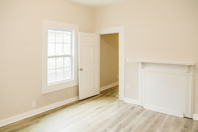 Building Photo - 526 N 17th St