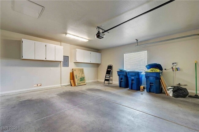 Building Photo - 3415 Ridge Meadow St