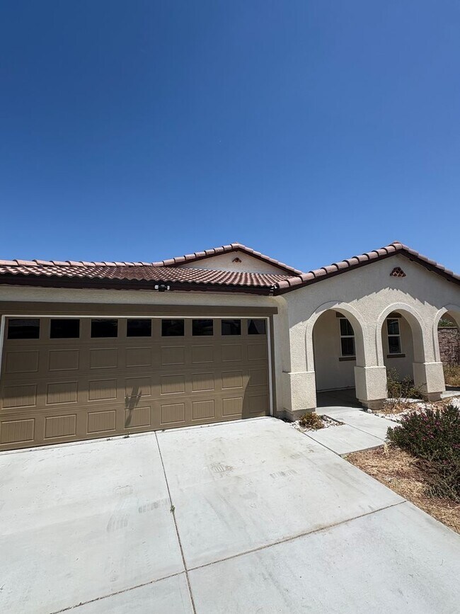 Building Photo - Beautiful Newly Built Single-Family Home-Hemet!