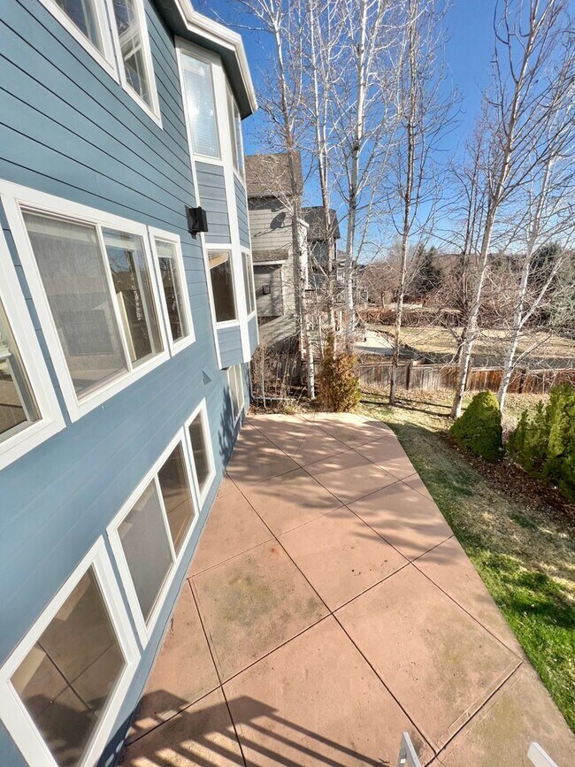 Building Photo - 4 bed, 3 bath Home in Huntington Hills Nei...