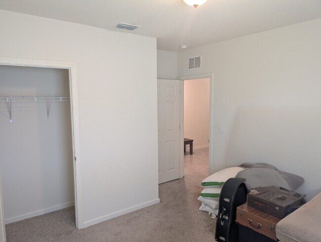 Building Photo - Modern 4-Bedroom Home with Large Backyard ...