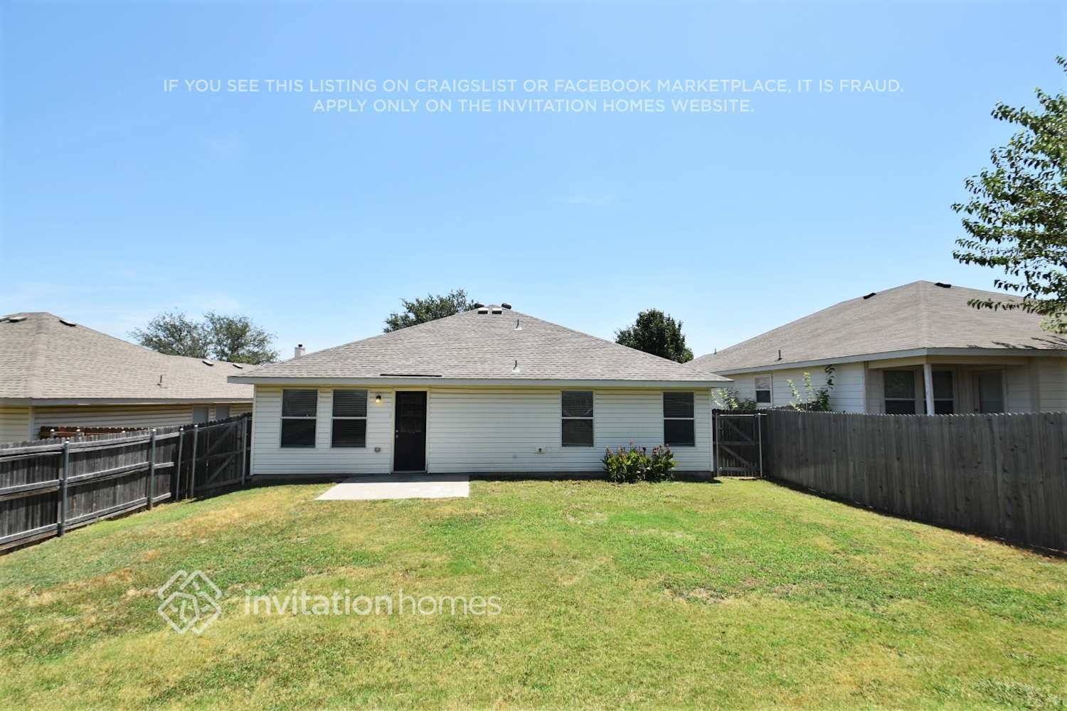 Building Photo - 14133 Esperanza Dr
