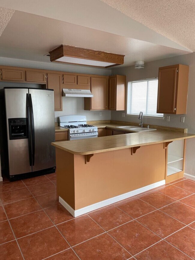 Building Photo - 2 bedroom 2 bath house near Desert Shores/ Available 4/1/2026