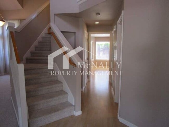 Building Photo - 4 Bedroom, 2.5 Bathroom Home in Gig Harbor