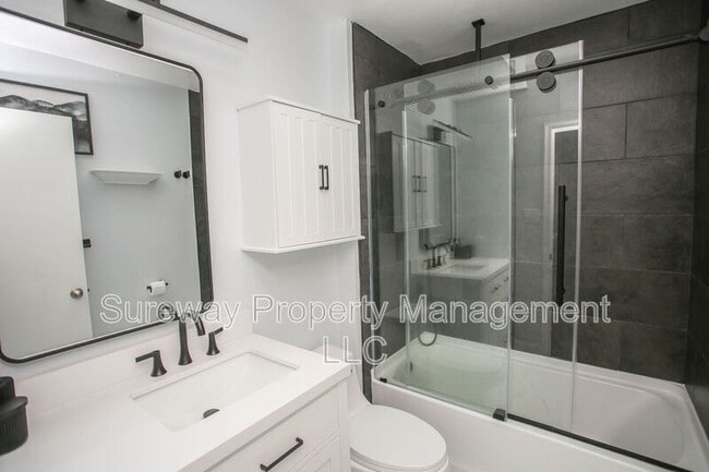 Building Photo - 146 Shoreline Dr