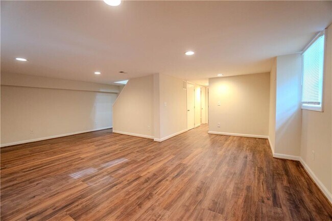 Building Photo - 6593 Dunwoody Trail