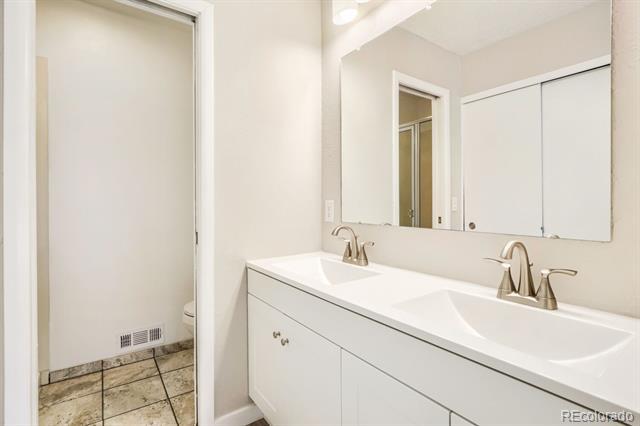 Building Photo - 11962 E Maple Ave