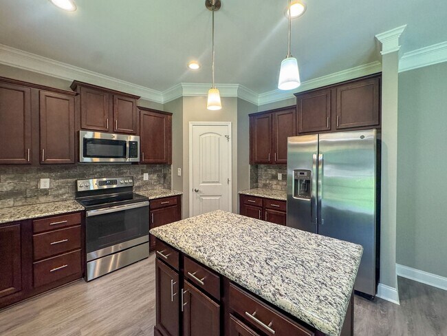 Building Photo - Beautiful 4 Bed 2.5 Bath Home in North Fayetteville