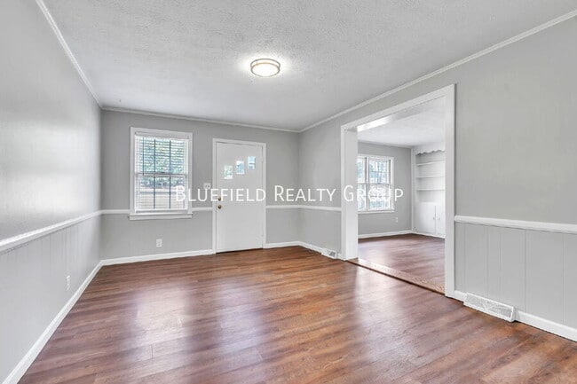 Building Photo - 107 River Rd Cir-