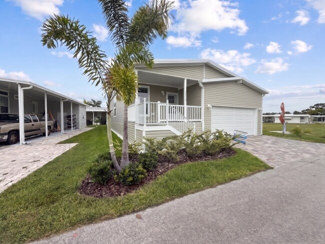 Building Photo - 20513 Polynesian Loop