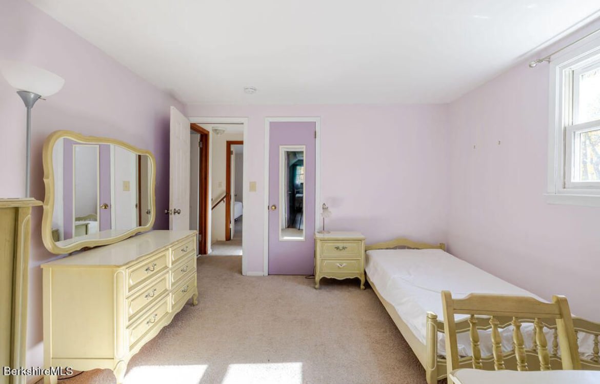 Building Photo - 230 Middle Rd