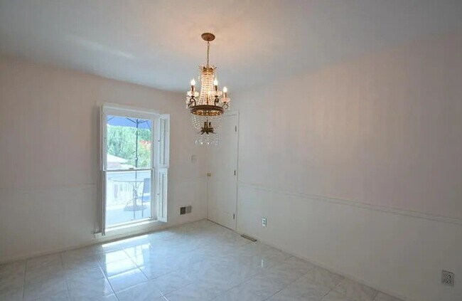 Building Photo - 614 Stivers Rd