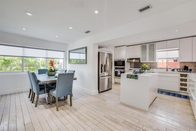 Building Photo - 7549 Buccaneer Ave