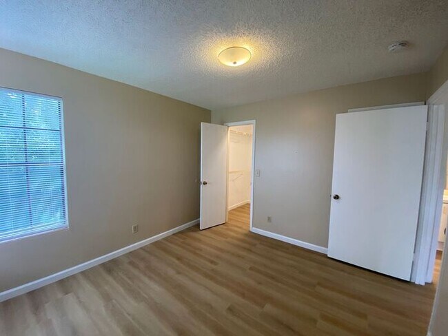 Building Photo - MOVE-IN SPECIAL!!!Charming 1-Bedroom Condo...