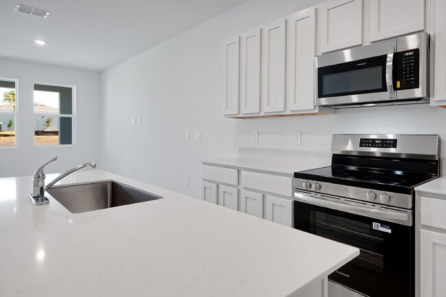 Building Photo - Beautiful New 3-Bedroom Townhome in Davenport — Includes Resort Pool, Modern Clubhouse & Family P...