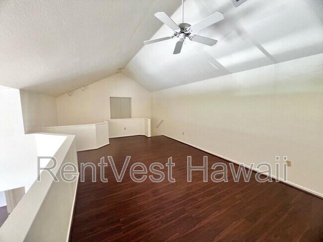 Building Photo - 95-270-270 Waikalani Dr