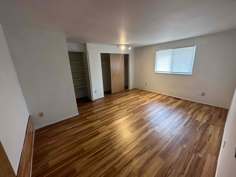 Building Photo - 2815 E Section St