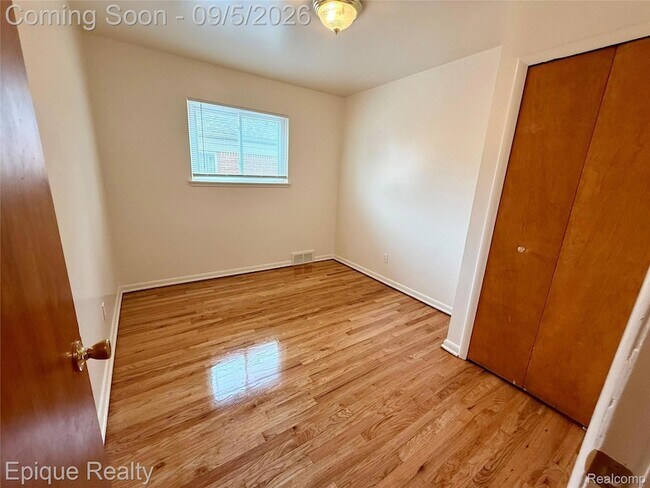 Building Photo - 5627 Clippert St