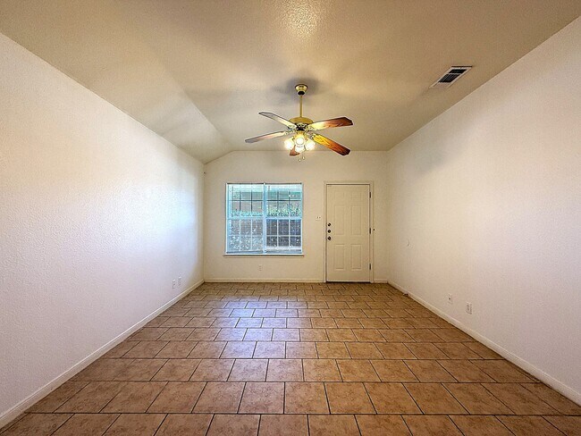 Building Photo - 1304 Cinch Dr