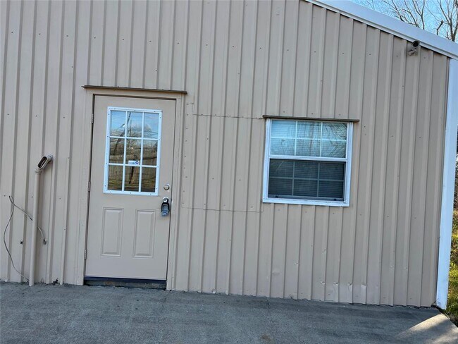 Building Photo - 7006 Bailey Rd