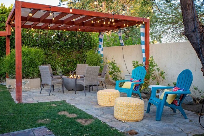 Building Photo - Beautiful fully furnished 3 bedroom home in Palm Springs (Monthly Only - No Long Term)