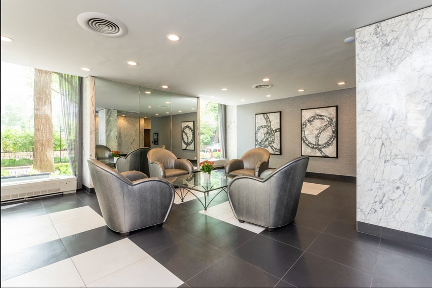 Building Photo - 222 E Pearson St