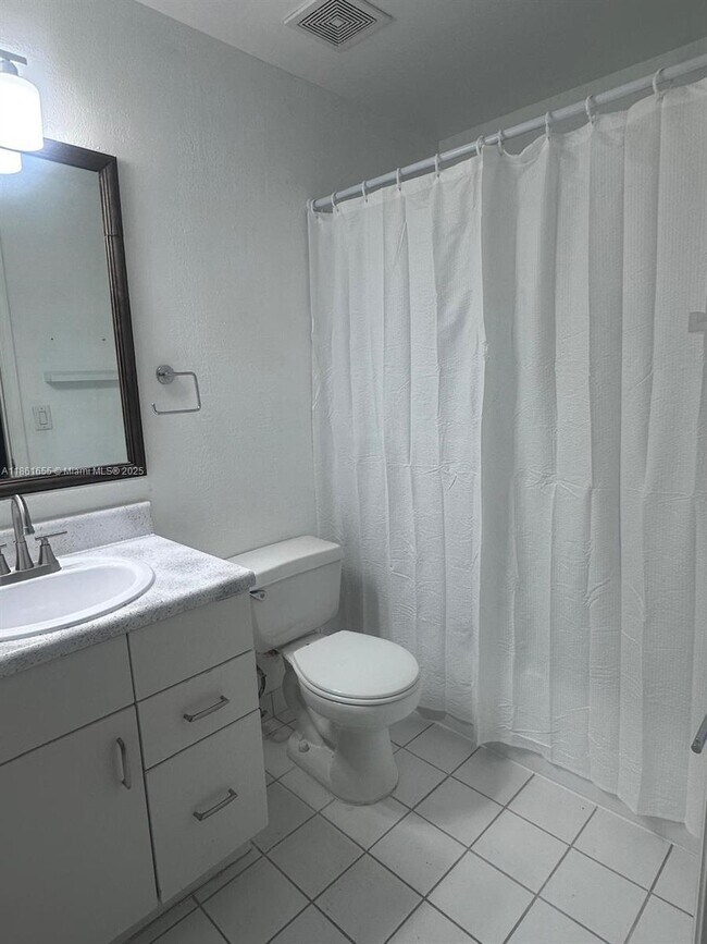 Building Photo - 991 Sevilla Cir