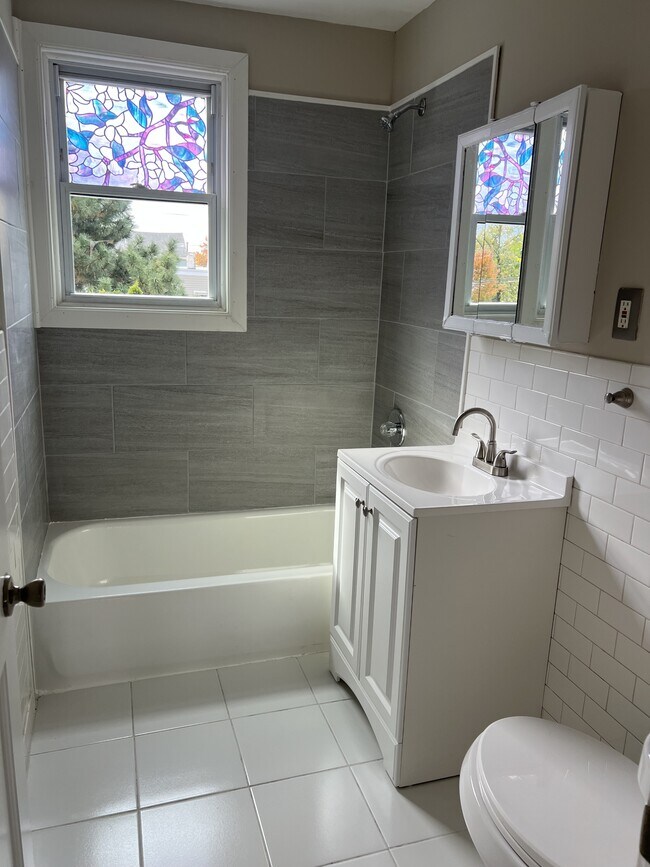 Building Photo - 230 Mercer St