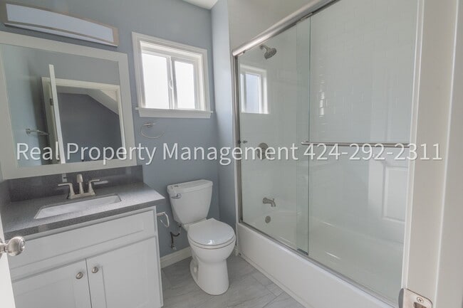 Building Photo - Dont miss out this 4 Bed 2 bath