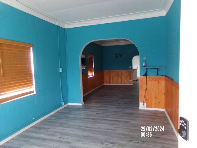 Building Photo - 4bd 1ba Home