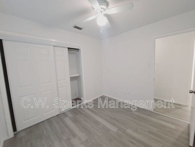 Building Photo - 3517 Hillridge Dr