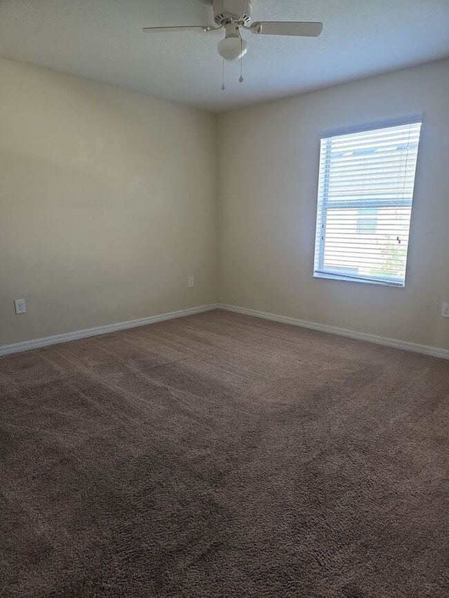 Building Photo - Amazing 4 Bedroom + Office/Bonus Room, 2 1...