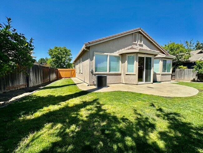 Building Photo - Beautifully Updated 3-Bedroom, 2-Bath Home...