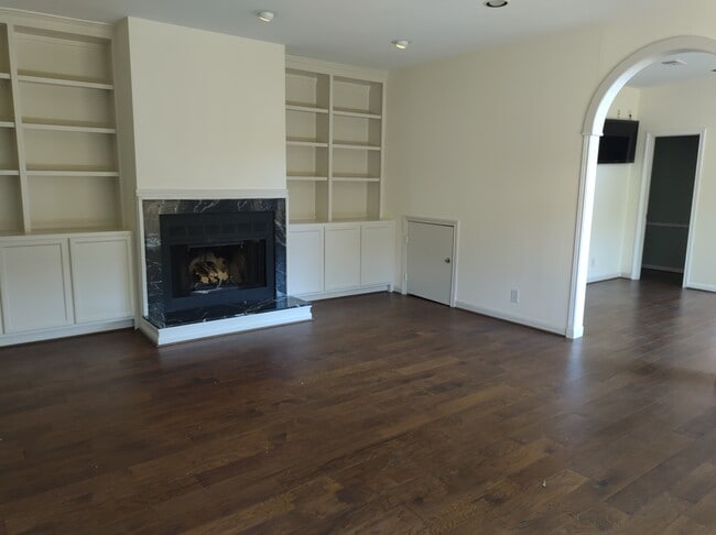 Building Photo - 2454 Bering Dr