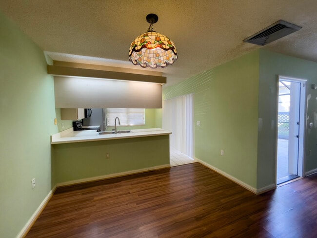 Building Photo - 27 Clinton Ct