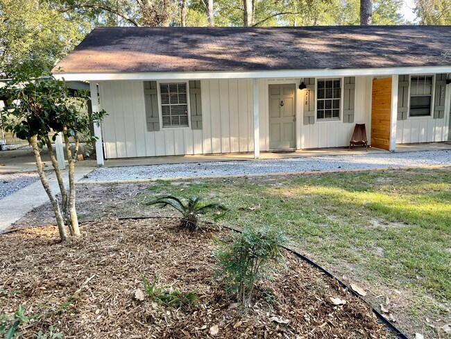 Building Photo - 218 W Saint Mary Dr