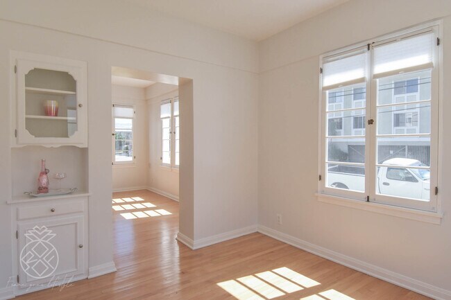 Building Photo - 1069 S Holt Ave