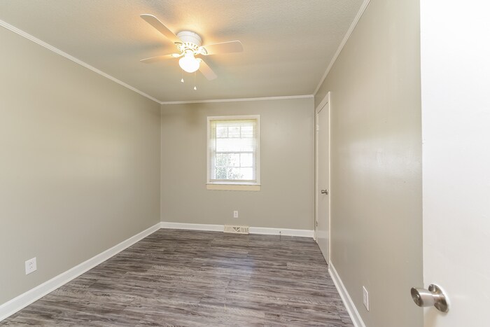 Building Photo - 12 Dearr Dr