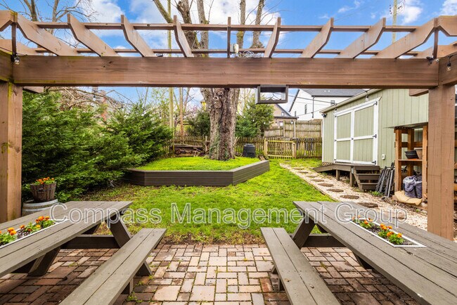 Building Photo - 625 Luttrell St