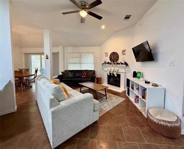 Building Photo - 2922 Custer Dr