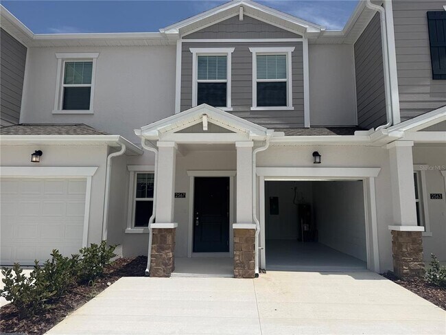 Building Photo - 2567 Skyline Lp