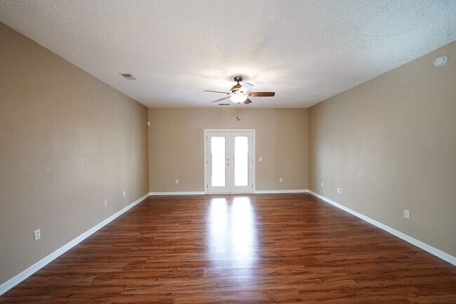 Building Photo - Coming Available!