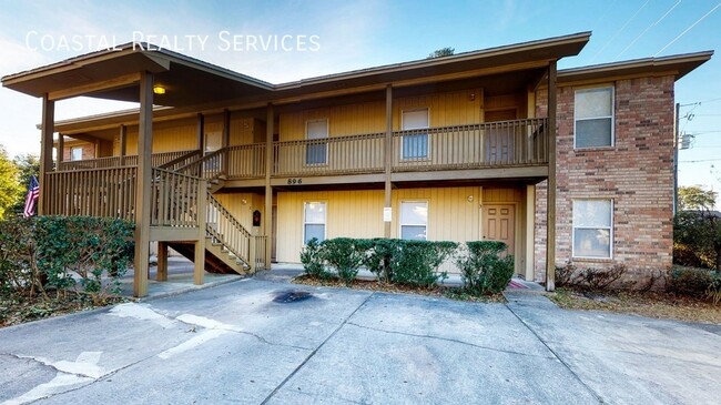 Building Photo - 895 Silverwood