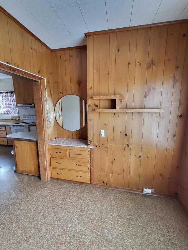 Building Photo - STATUS: *RENTED*| R98C | $2095.00