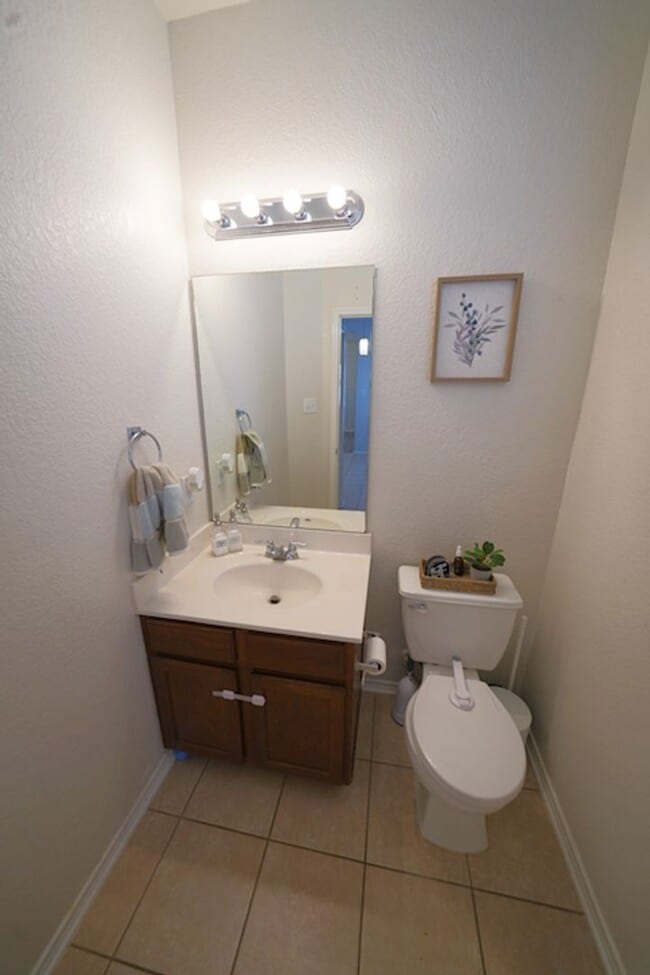 Building Photo - Beautifully Maintained Home in Schertz Now Available. Realtor Commission: $500