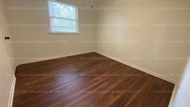 Building Photo - 4 bedroom 2 bath home for rent