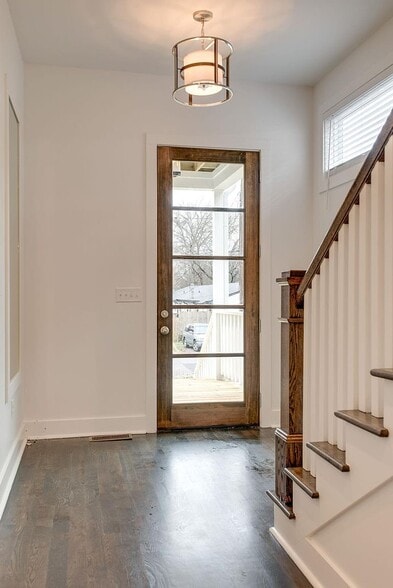 Building Photo - 1616 12th Ave N