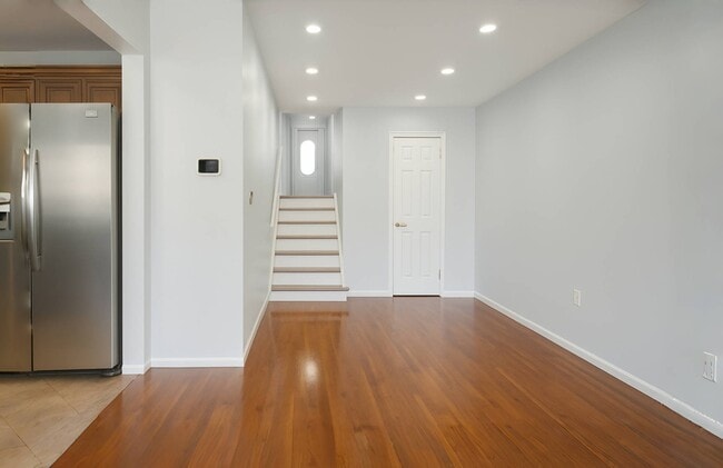 Building Photo - 157 W 17th St