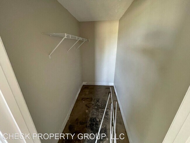 Building Photo - 3 br, 1 bath House - 712 Peytona Beach Road