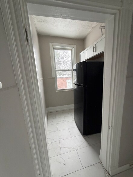 Building Photo - 1918 Elm St